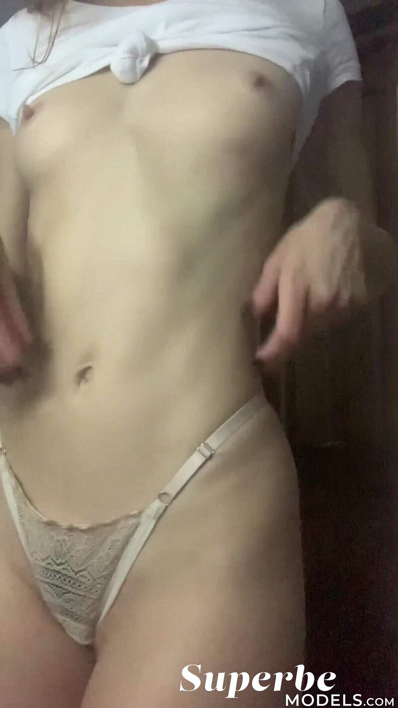 Люсьена, 32 года, 0 размер груди